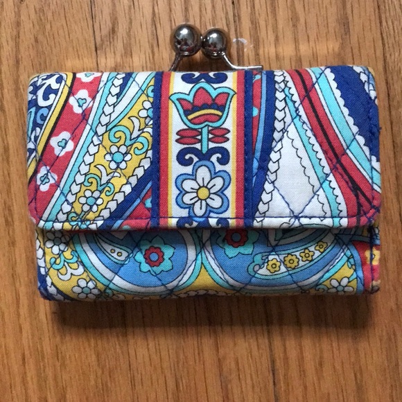 Vera Bradley  great condition wallet - Picture 1 of 8